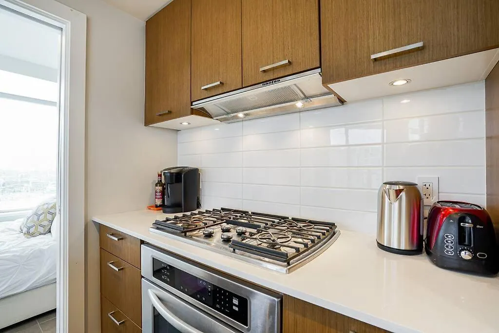 Modern Downtown Apartment With Water Views バンクーバー カナダ